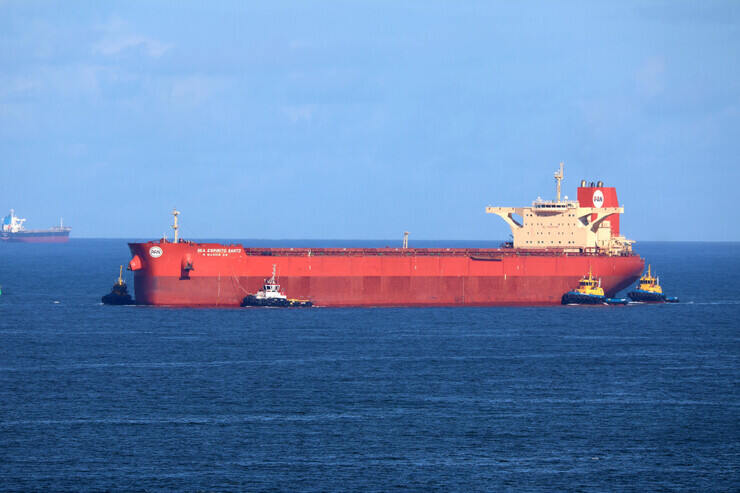 Una nave petroliera al largo 