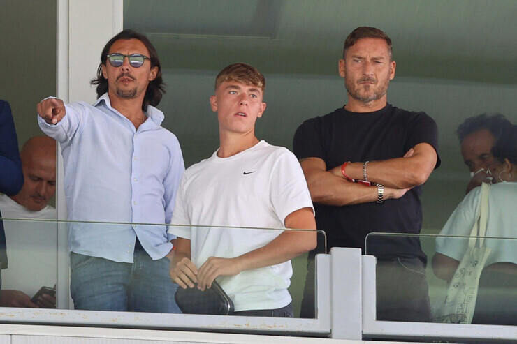Francesco Totti con il figlio allo stadio