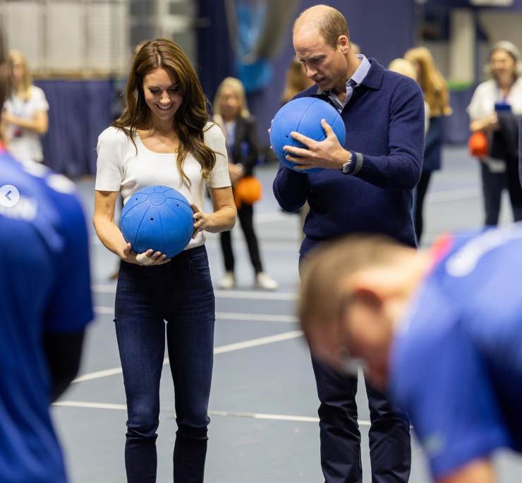 Kate Middleton gioca a pallavolo