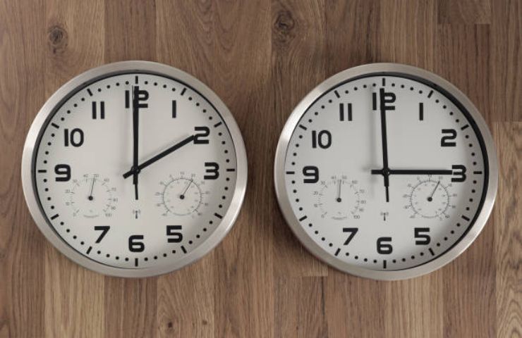 Orologi che differiscono di un'ora