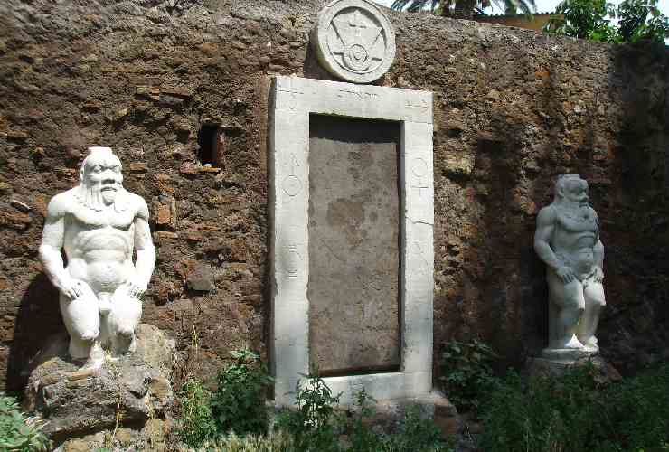 Porta alchemica di Roma