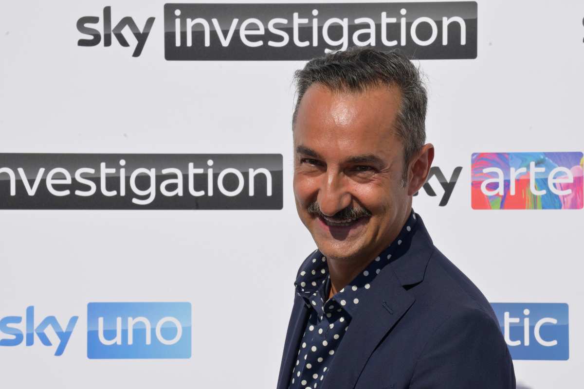 Nicola Savino, la rivelazione ha dell'incredibile è figlio di una nota star della musica, ecco Nicola Savino, la rivelazione ha dell'incredibile è figlio di una nota star della musica, ecco