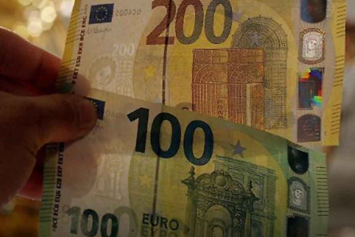 Si aggirano per il paese e truffano i commercianti con banconote false