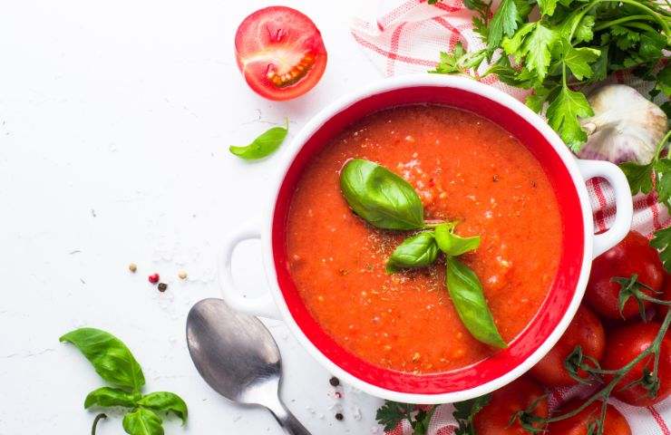 Sugo di pomodoro in ciotola