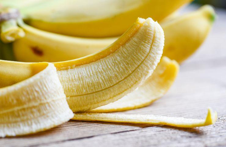 Banana sbucciata 