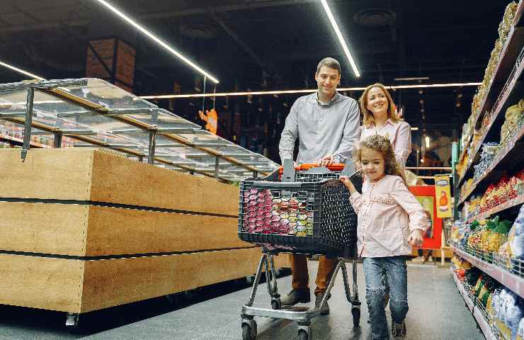 Pasqua e Pasquetta, quali supermercati saranno aperti: la lista