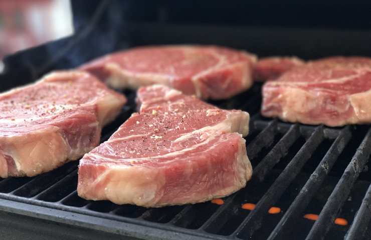 Come si deve mangiare la carne rossa 