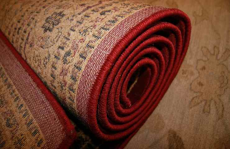 Pulizia dei tappeti della casa 