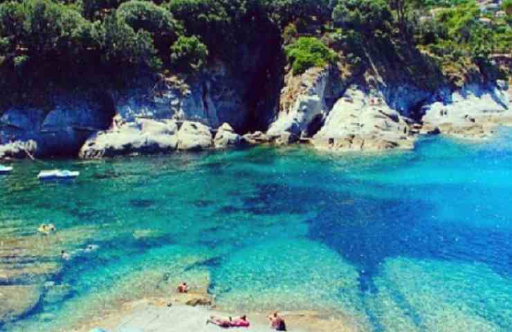 tesoro scoperta pochi passi Italia spiaggia